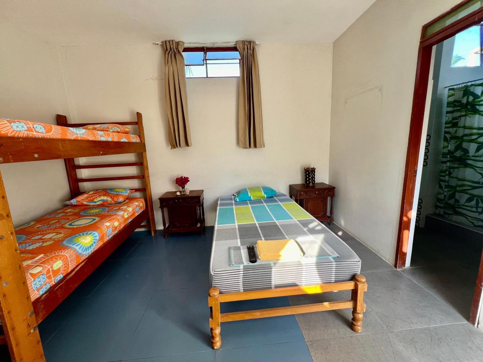 Stone House Mancora Hostel Ngoại thất bức ảnh